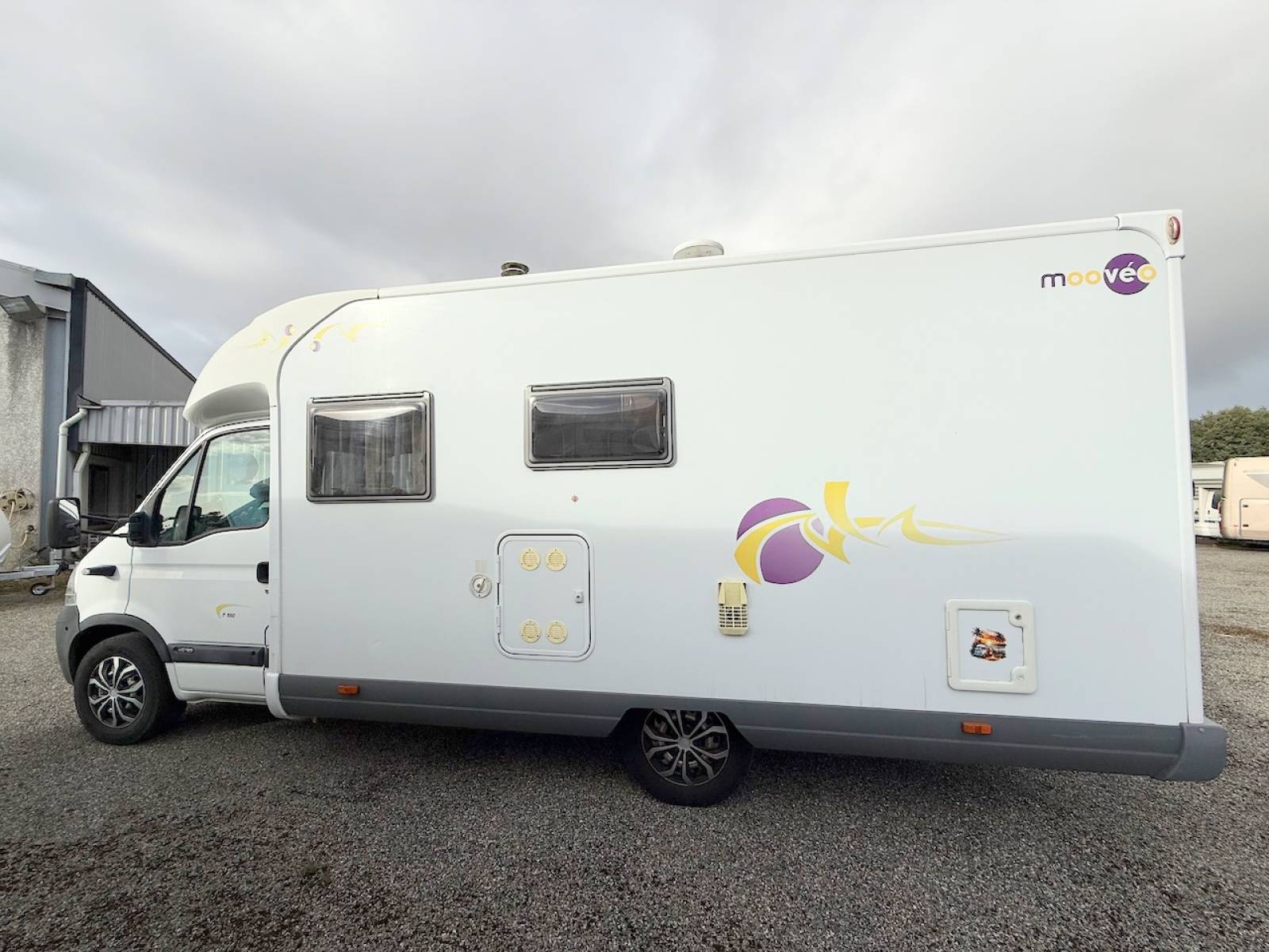 Camping-car Profilé occasion, 4 places, 4 couchages, moins de 7 m,  Lit à la française, Mooveo P 660 , à Roques proche de Toulouse (31)