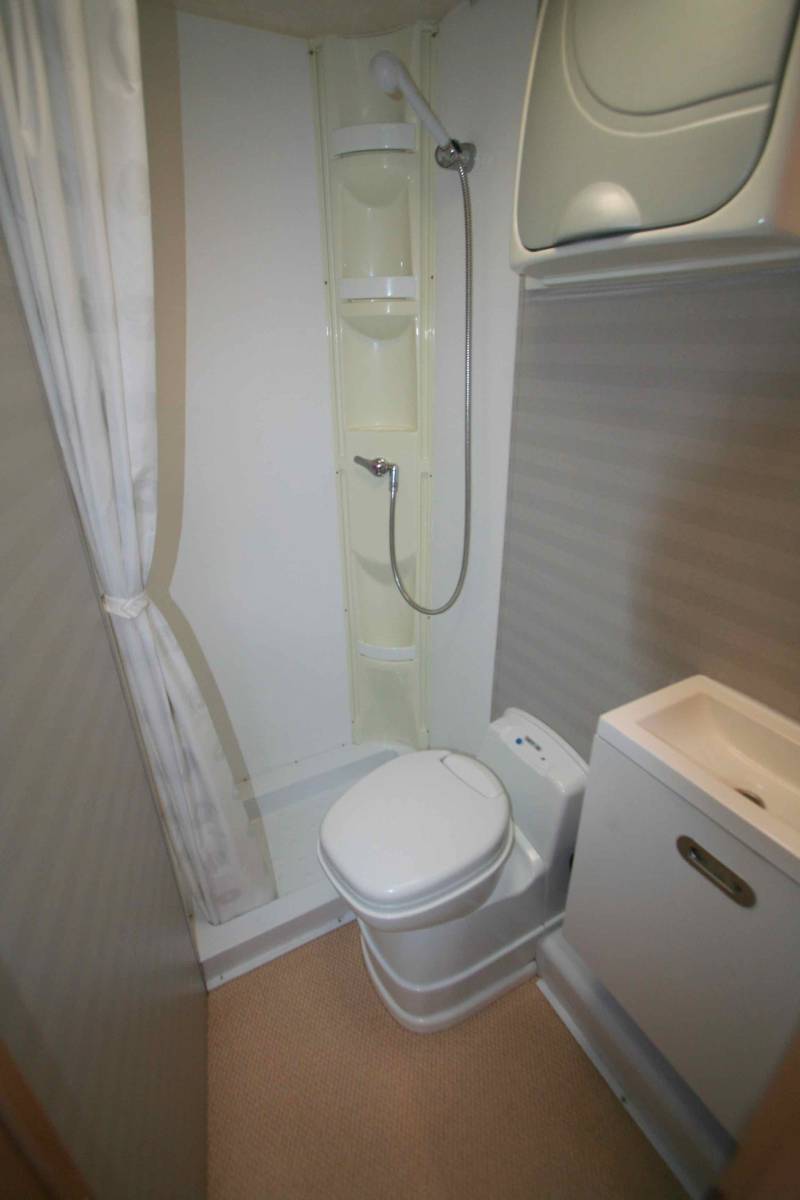 Vend Camping-car profilé occasion, moins de 7 m, lit à la française, 4 places, Mooveo P 660, à Roques proche de Toulouse (31)