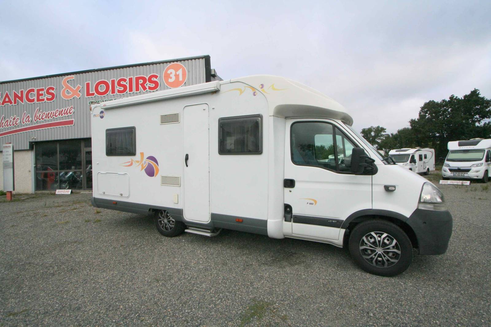 Vend Camping-car profilé occasion, moins de 7 m, lit à la française, 4 places, Mooveo P 660, à Roques proche de Toulouse (31)