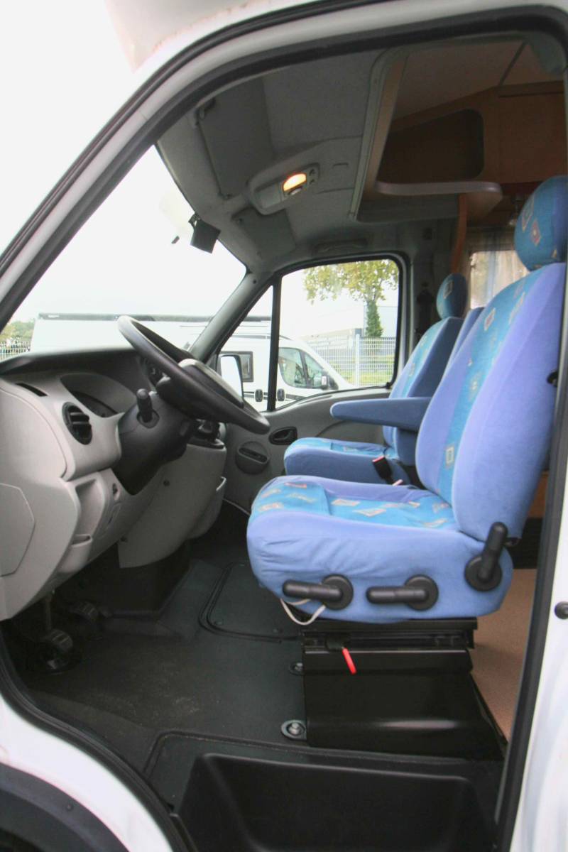 Vend Camping-car profilé occasion, moins de 7 m, lit à la française, 4 places, Mooveo P 660, à Roques proche de Toulouse (31)