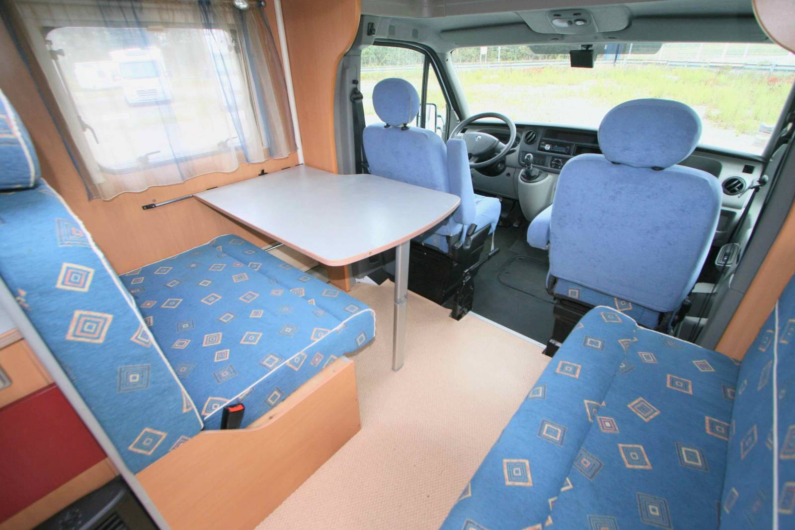 Camping-car profilé occasion, moins de 7 m, lit à la française, 4 places, Mooveo P 660, à Roques proche de Toulouse (31)