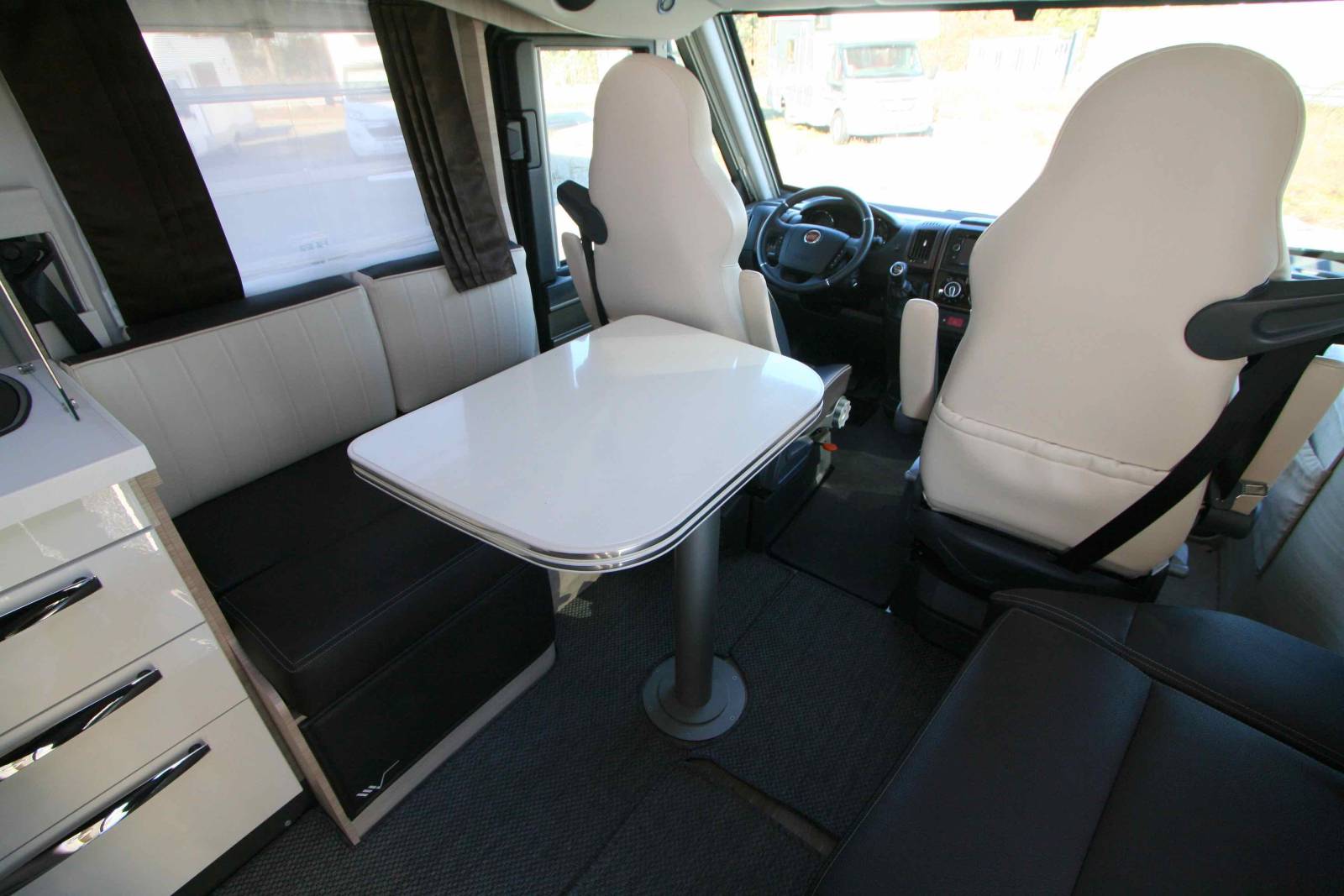 Vend Camping-car intégral occasion, lits jumeaux, 160 cv, salon face à face, Mobilvetta K-Yacht 86 Teckno line, à Roques proche de Toulouse (31)