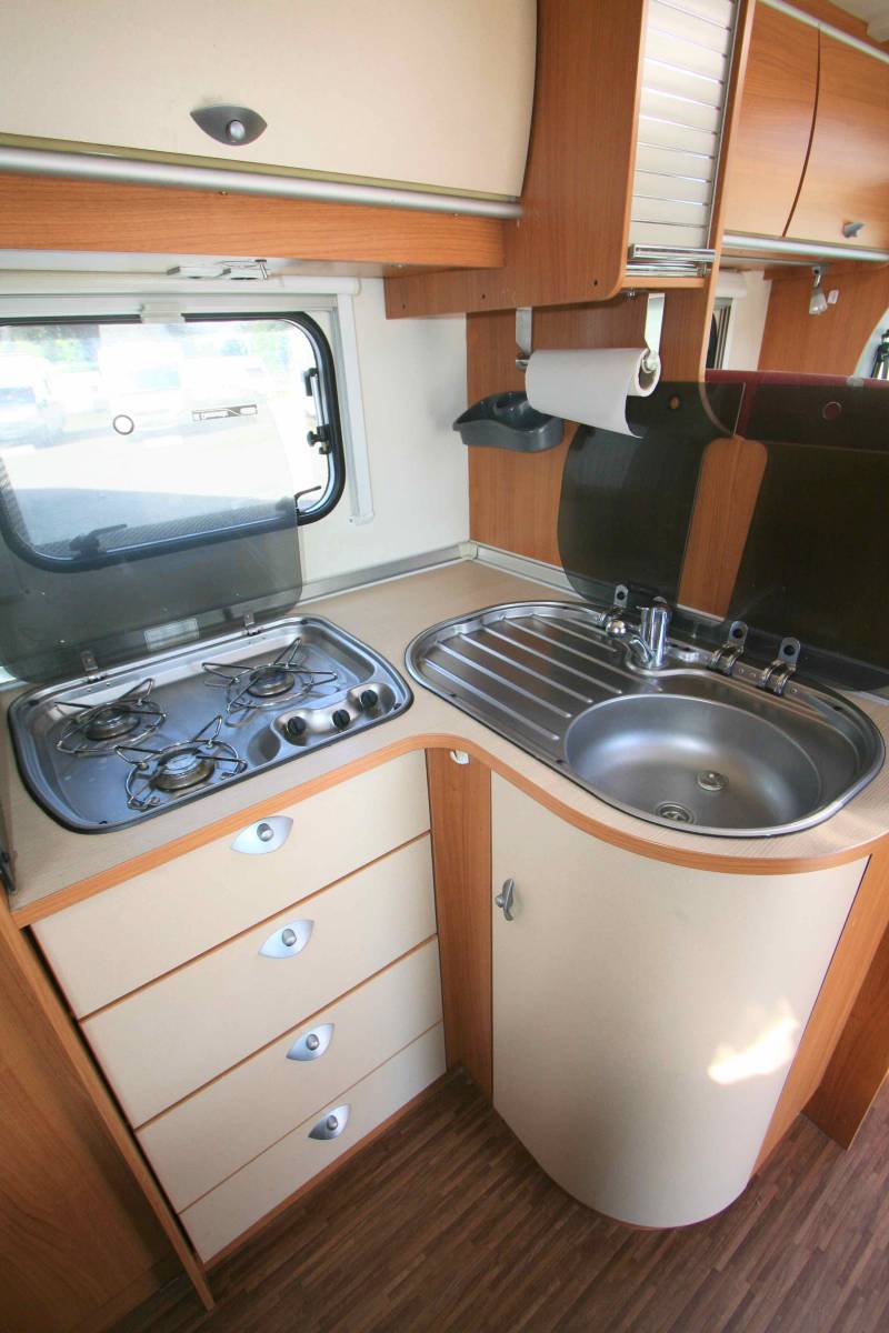 Vend Camping-car profilé d'occasion, lit à la française, 4 couchages, Bürstner Nexxo T640, à Roques proche de Toulouse (31)