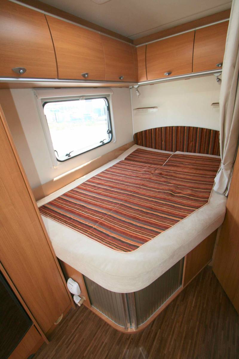 Camping-car profilé d'occasion, lit à la française, 4 couchages, Bürstner Nexxo T640, à Roques proche de Toulouse (31)