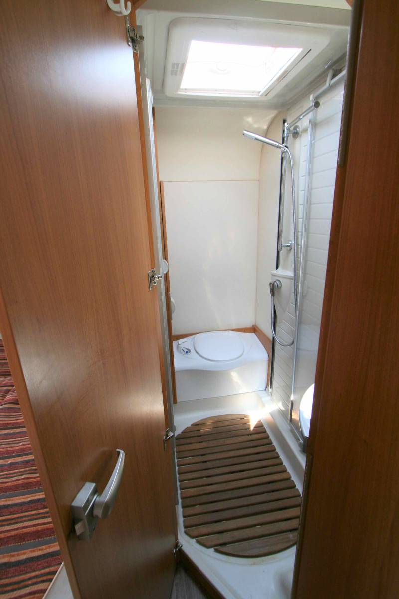 Camping-car profilé d'occasion, lit à la française, 4 couchages, Bürstner Nexxo T640, à Roques proche de Toulouse (31)