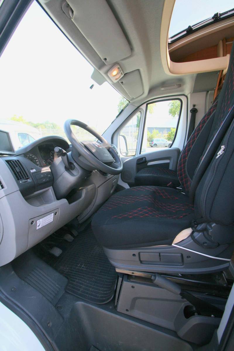 Camping-car profilé d'occasion, lit à la française, 4 couchages, Bürstner Nexxo T640, à Roques proche de Toulouse (31)