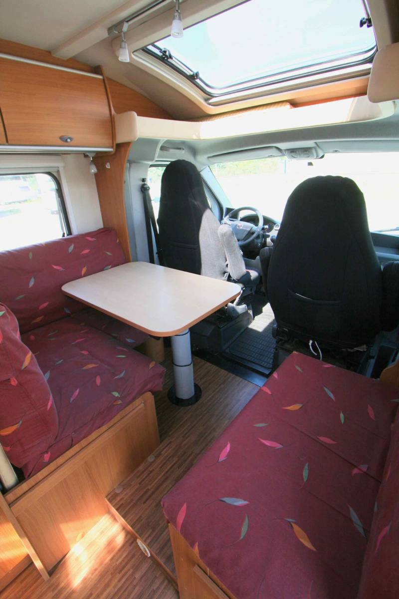 Camping-car profilé d'occasion, lit à la française, 4 couchages, Bürstner Nexxo T640, à Roques proche de Toulouse (31)