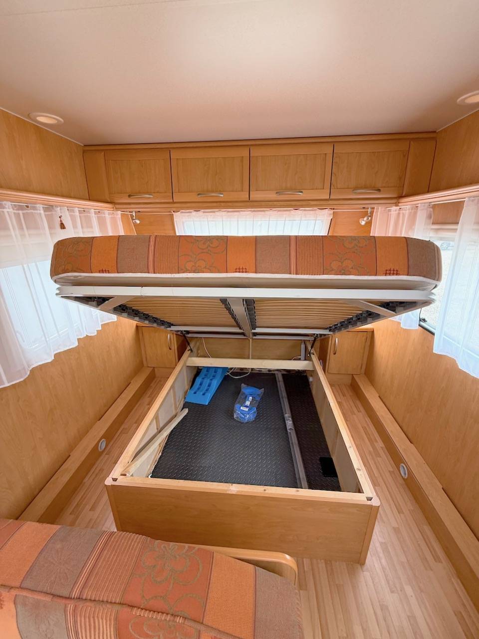 Achat Caravane Occasion, lit central, 4 places, Sterkeman Novastar 500 CP, à Roques proche de Toulouse (31)