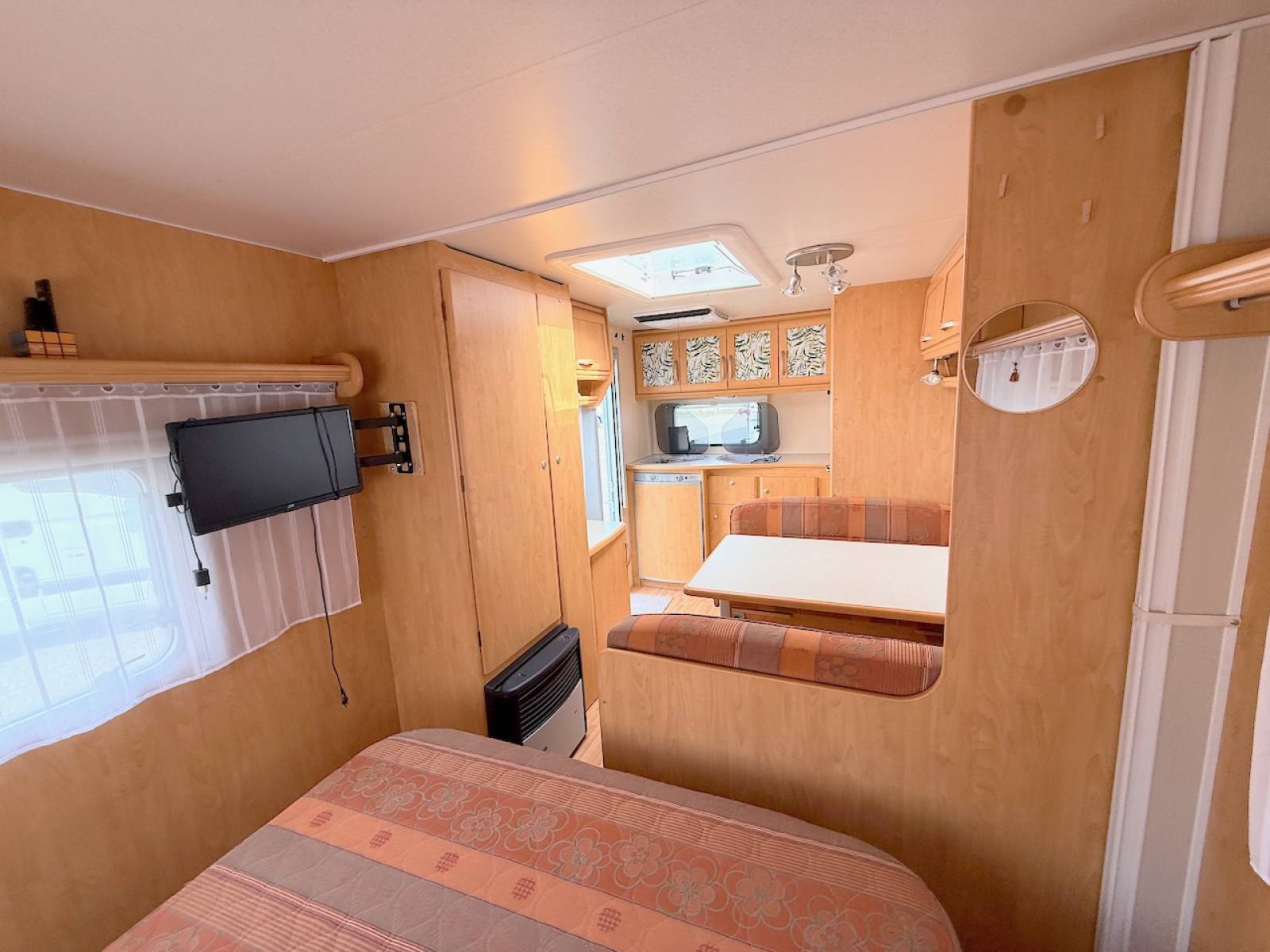 Vend Caravane Occasion, lit central, 4 places, Sterkeman Novastar 500 CP, à Roques proche de Toulouse (31)