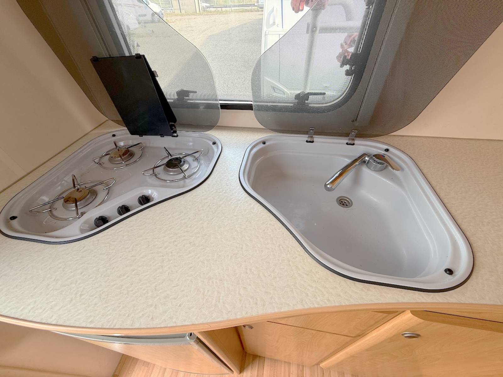 Achat Caravane Occasion, lit central, 4 places, Sterkeman Novastar 500 CP, à Roques proche de Toulouse (31)