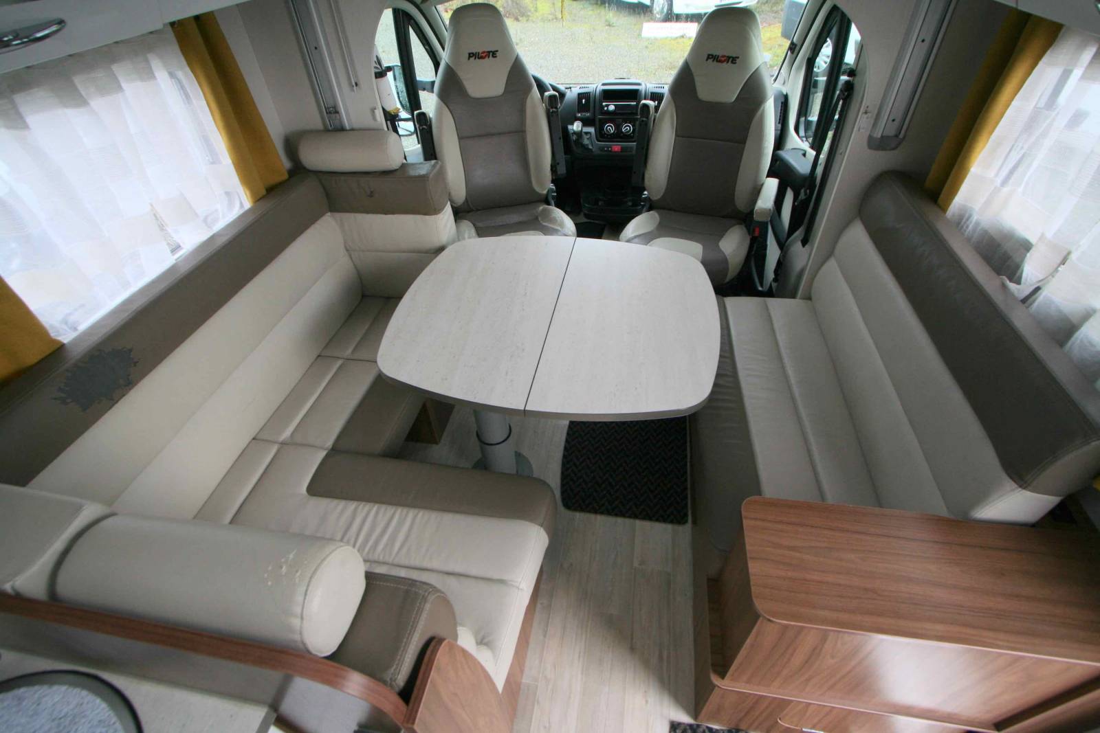 Vend camping-car occasion profilé familial,u lit à la française, lit de pavillon, 5 places, Boîte automatique, Pilote P716 P,  chez Vacances et Loisirs à Roque proche de Toulouse (31)