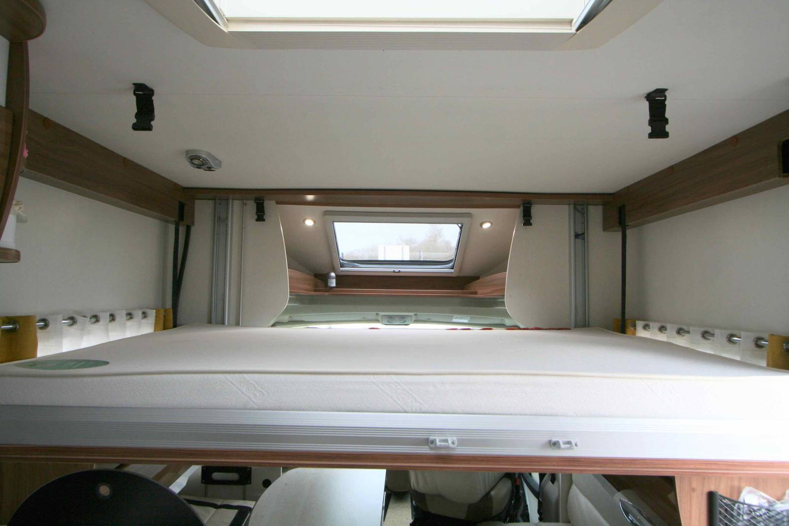 Vend camping-car occasion profilé familial,u lit à la française, lit de pavillon, 5 places, Boîte automatique, Pilote P716 P,  chez Vacances et Loisirs à Roque proche de Toulouse (31)