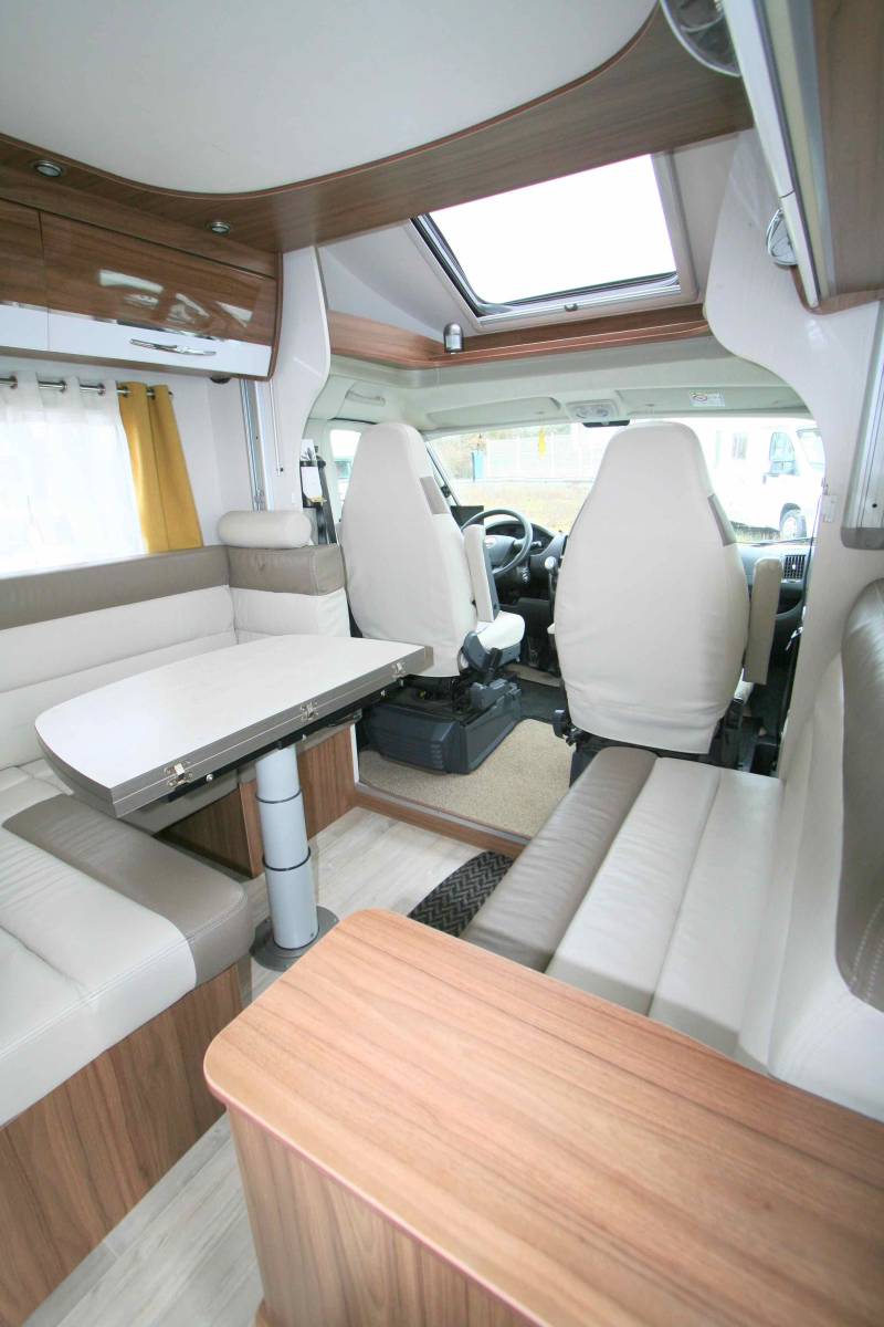 Vend camping-car occasion profilé familial,u lit à la française, lit de pavillon, 5 places, Boîte automatique, Pilote P716 P,  chez Vacances et Loisirs à Roque proche de Toulouse (31)