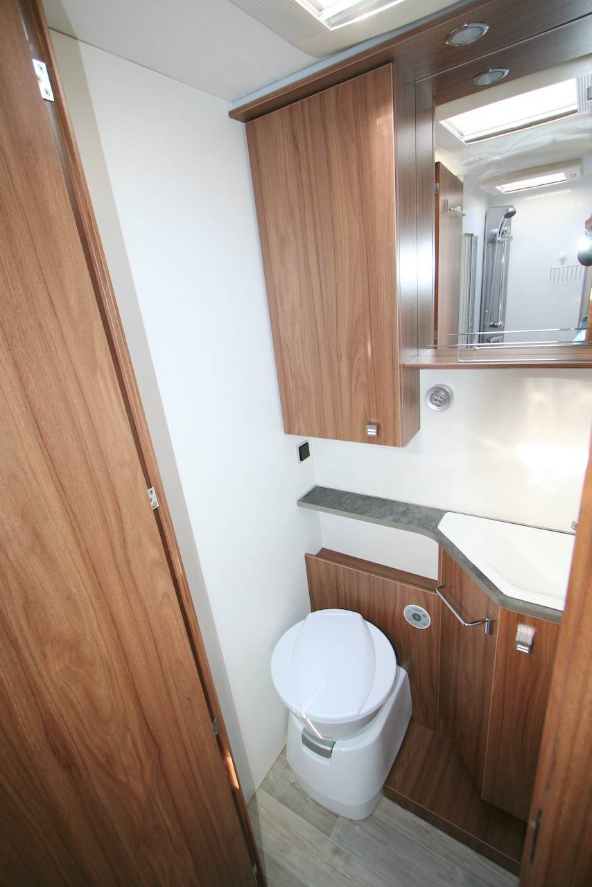 Achat Camping-car profilé occasion lit central, lit de pavillon, grande soute, Pilote P746 C essentiel, à Roques près Toulouse (31)