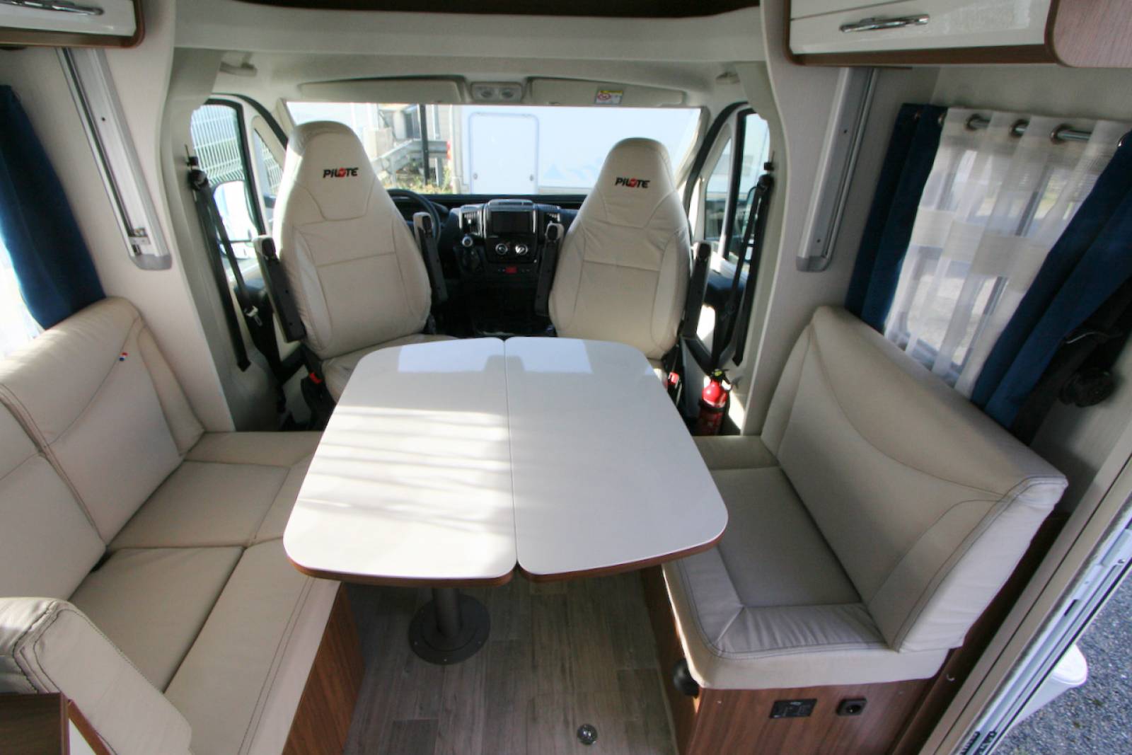 Vente Camping-car profilé occasion lit central, lit de pavillon, grande soute, Pilote P746 C essentiel, à Roques près Toulouse (31)