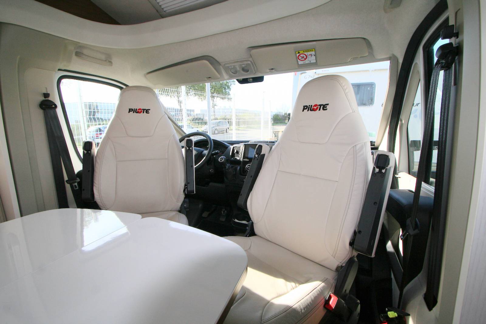 Achat Camping-car profilé occasion lit central, lit de pavillon, grande soute, Pilote P746 C essentiel, à Roques près Toulouse (31)