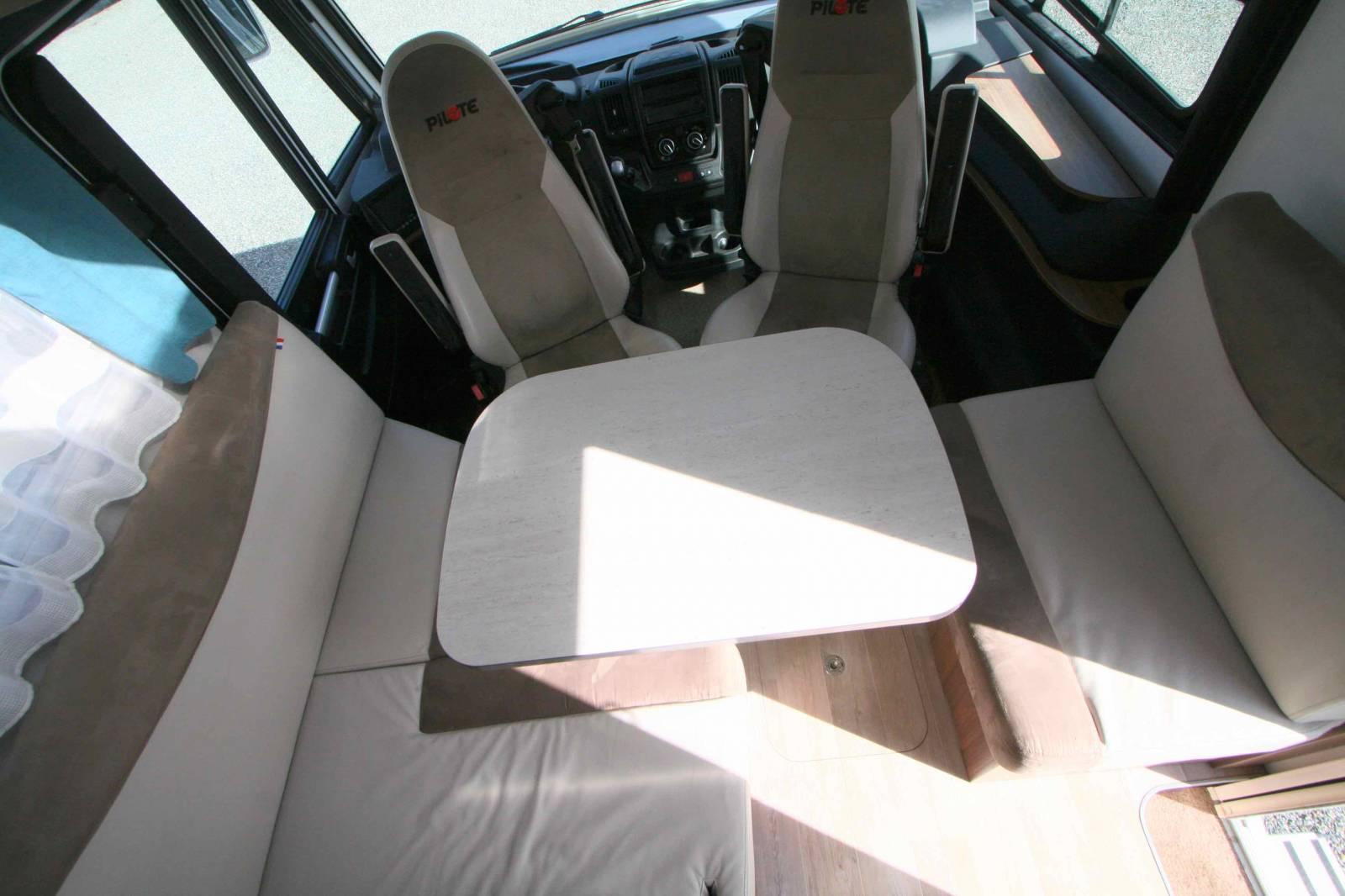 Camping-car intégral occasion récent, 150 cv, 4 couchages, lit central, Pilote G 740 Essentiel, à Roques proche de Toulouse (31)