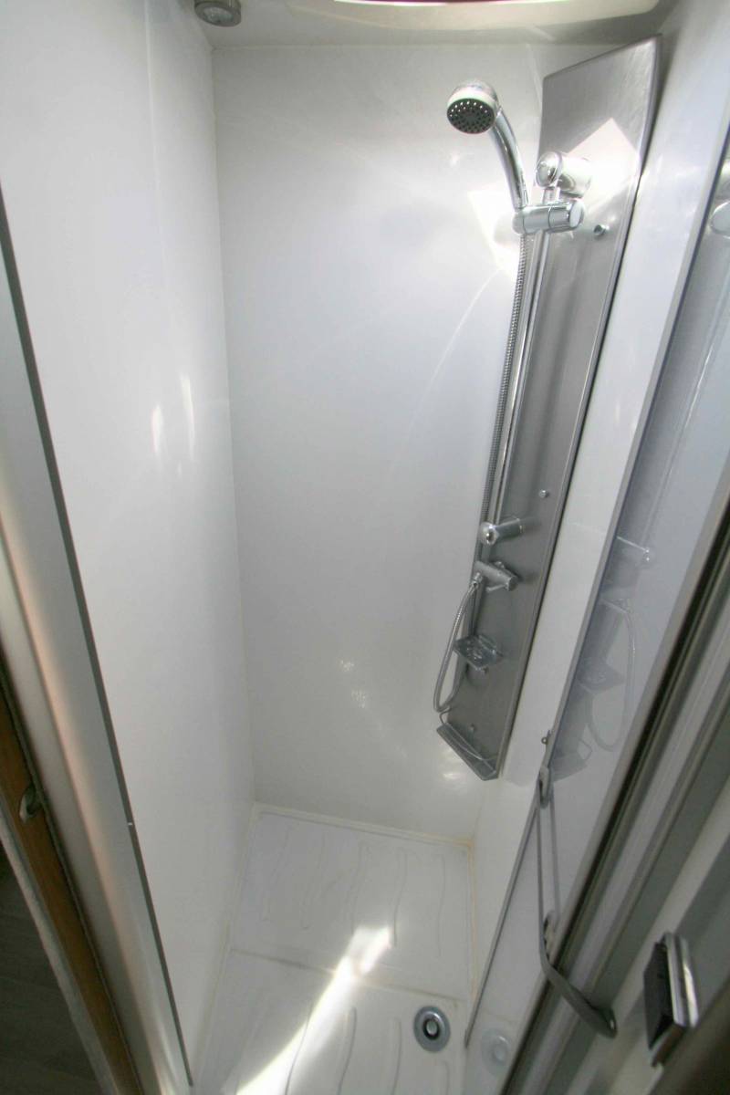 Camping-car intégral occasion récent, 150 cv, 4 couchages, lit central, Pilote G 740 Essentiel, à Roques proche de Toulouse (31)