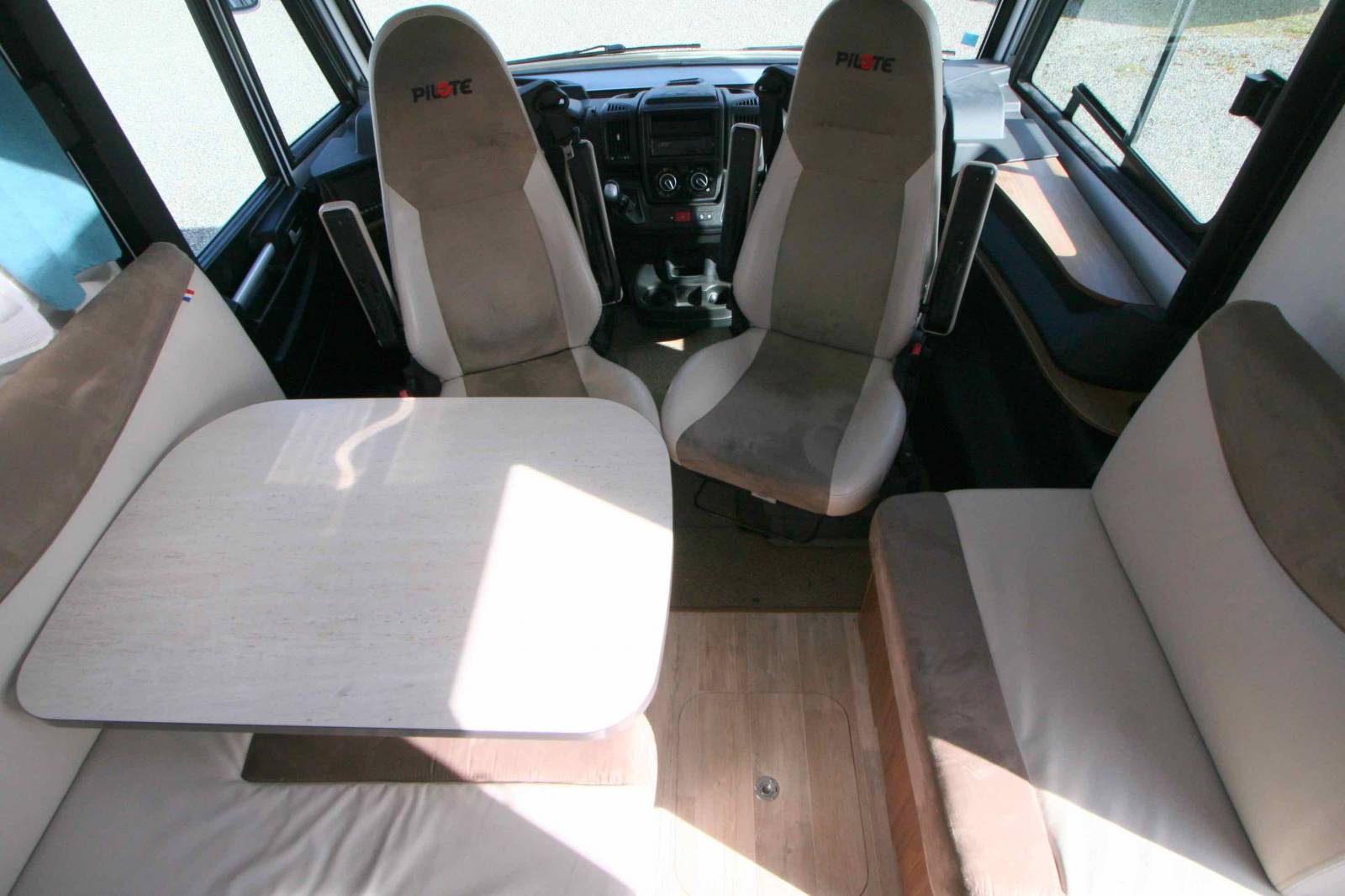 Vend Camping-car intégral occasion récent, 150 cv, 4 couchages, lit central, Pilote G 740 Essentiel, à Roques proche de Toulouse (31)