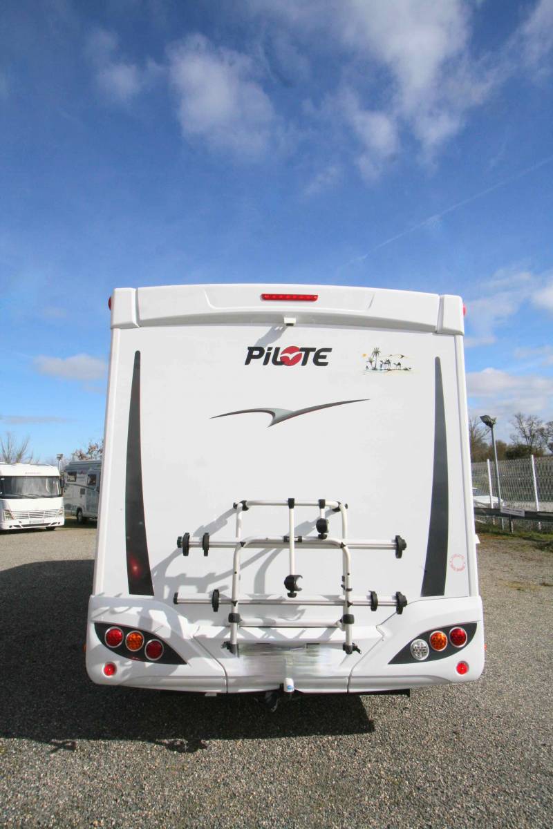 Achat Camping-car intégral occasion récent, 150 cv, 4 couchages, lit central, Pilote G 740 Essentiel, à Roques proche de Toulouse (31)