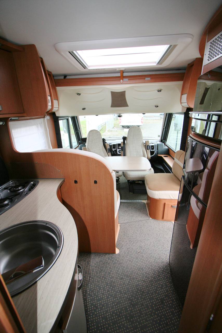 Camping-car intégral occasion poids lourd, lits jumeaux sur grande soute, Pilote explorateur G 741 FGJ, à Roques proche de Toulouse (31)