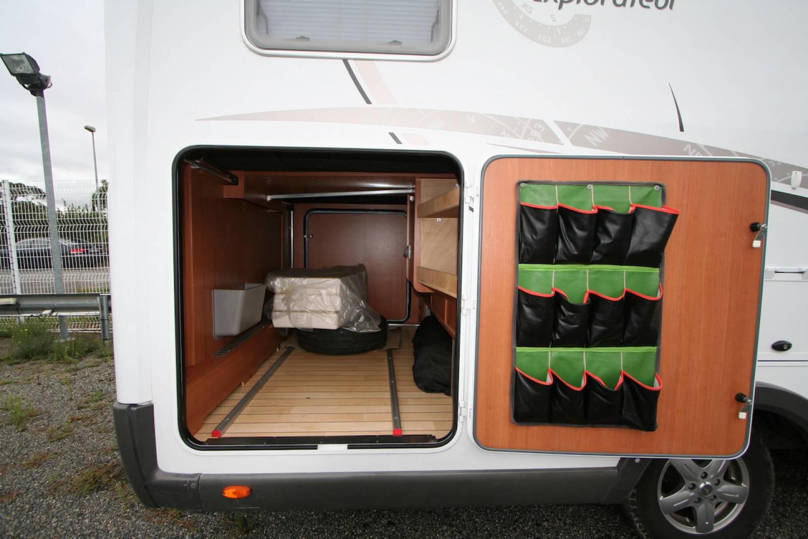 Achat Camping-car intégral occasion poids lourd, lits jumeaux sur grande soute, Pilote explorateur G 741 FGJ, à Roques proche de Toulouse (31)