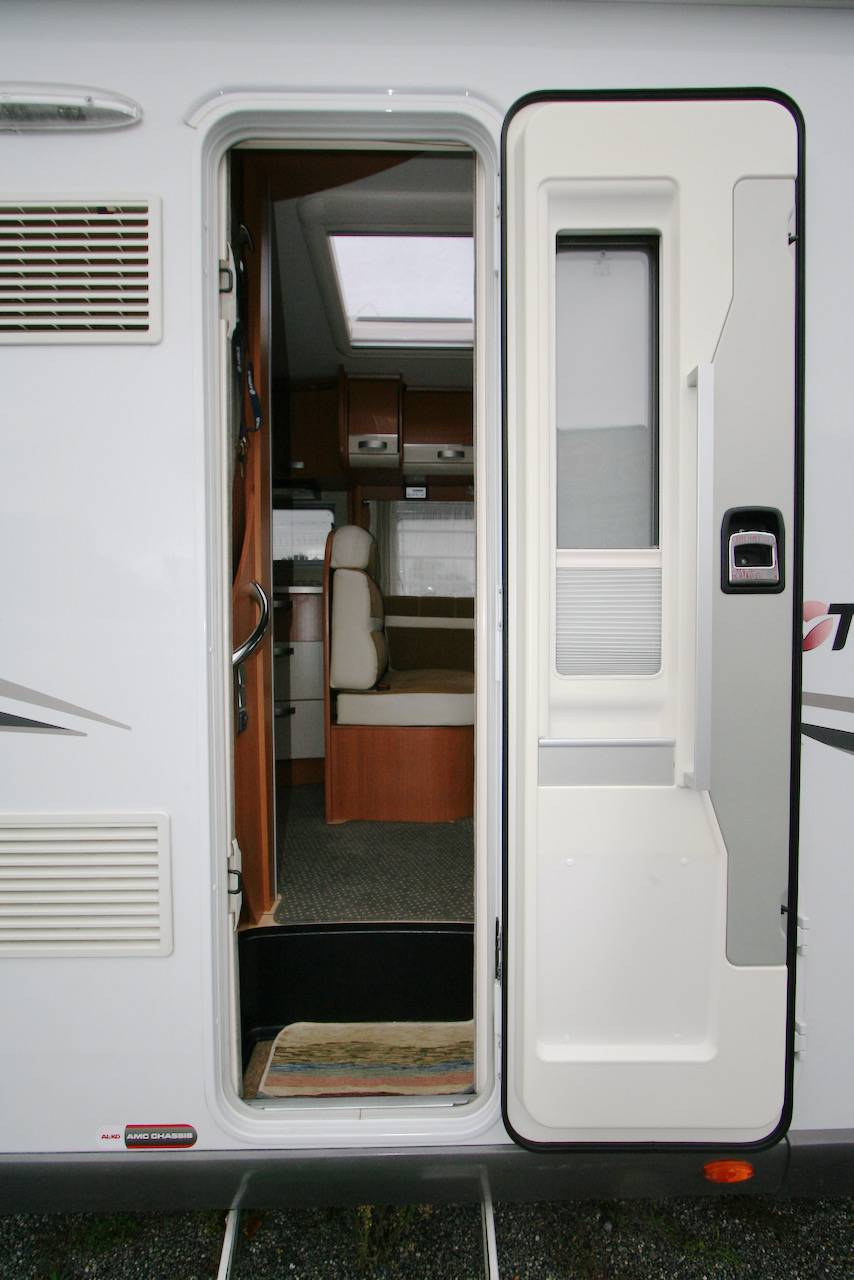 Vend Camping-car intégral occasion poids lourd, lits jumeaux sur grande soute, Pilote explorateur G 741 FGJ, à Roques proche de Toulouse (31)