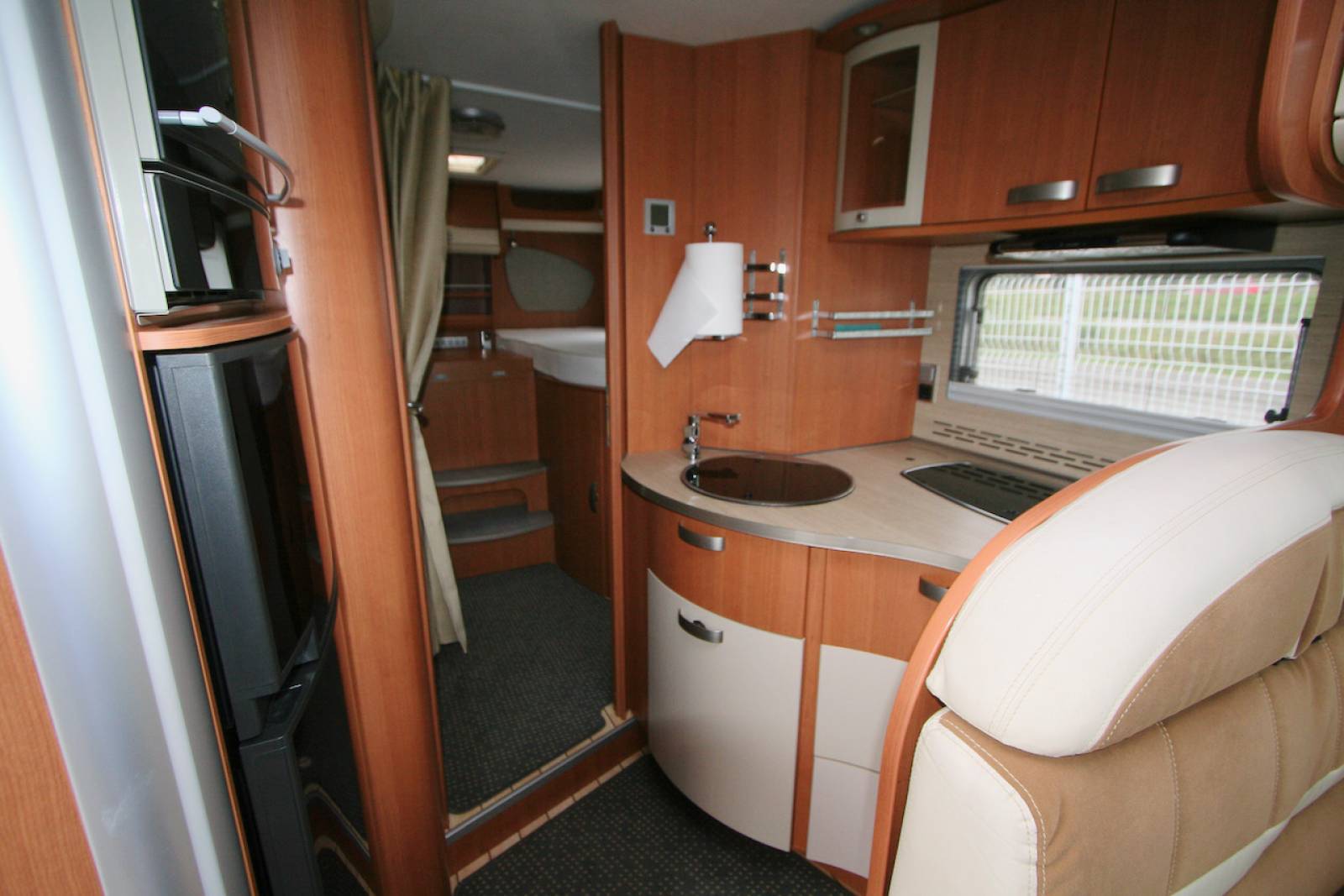 Camping-car intégral occasion poids lourd, lits jumeaux sur grande soute, Pilote explorateur G 741 FGJ, à Roques proche de Toulouse (31)