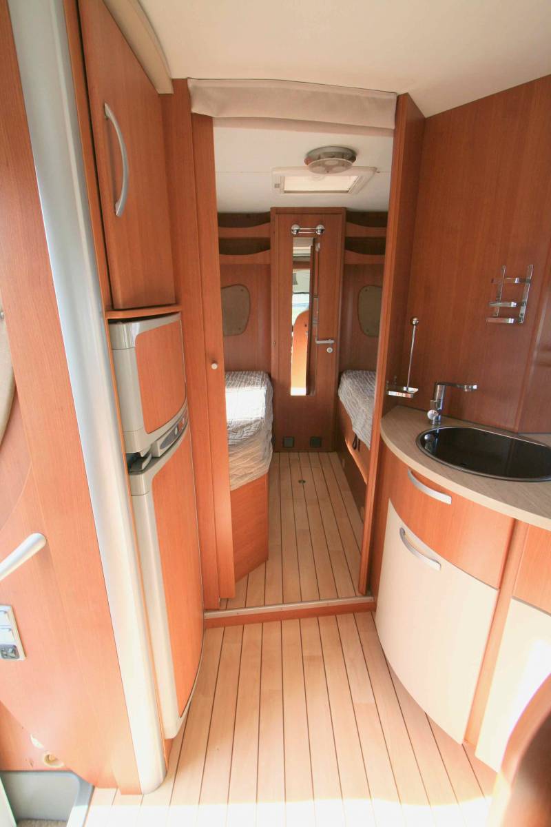 Vend Camping-car intégral d’occasion, lits jumeaux, 4 couchages, Pilote Référence G 741 LJR, à Roques proche de Toulouse (31)