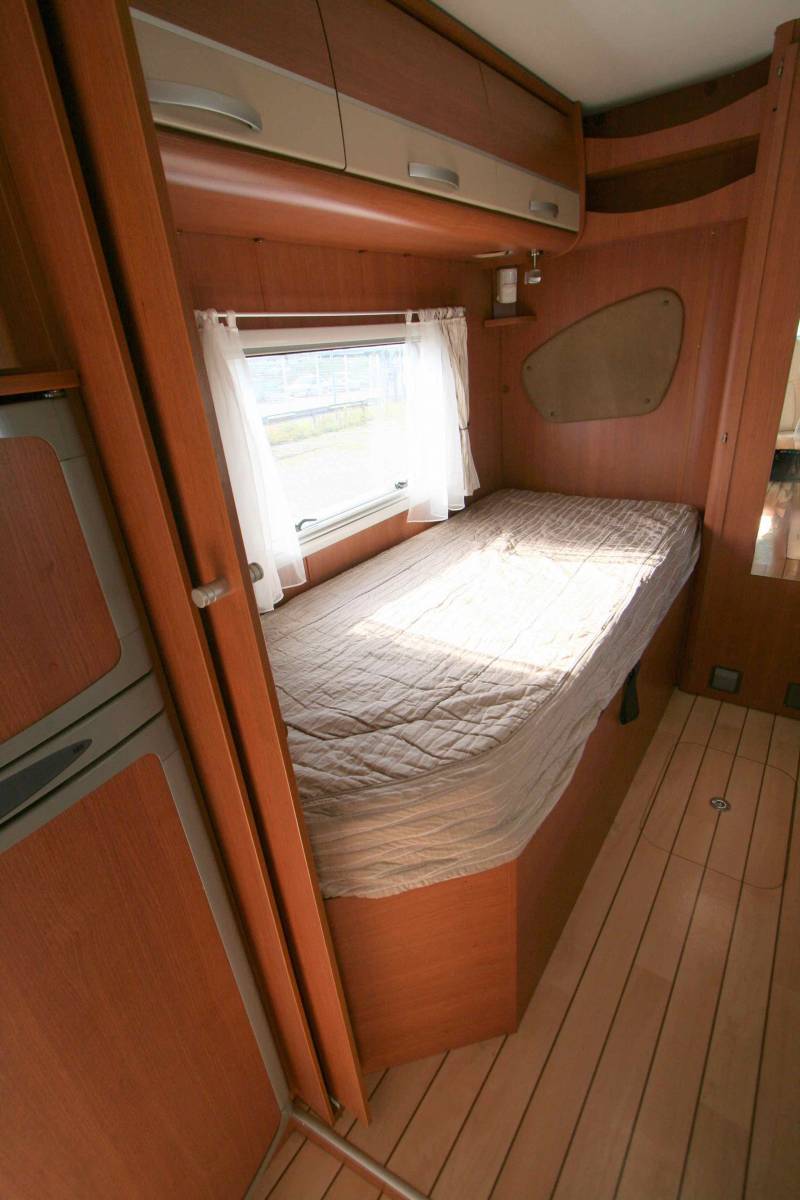 Achat Camping-car intégral d’occasion, lits jumeaux, 4 couchages, Pilote Référence G 741 LJR, à Roques proche de Toulouse (31)