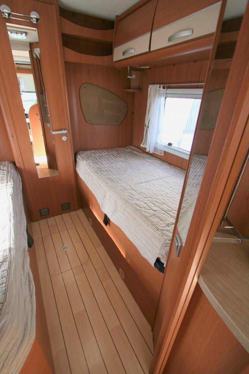 Vend Camping-car intégral d’occasion, lits jumeaux, 4 couchages, Pilote Référence G 741 LJR, à Roques proche de Toulouse (31)