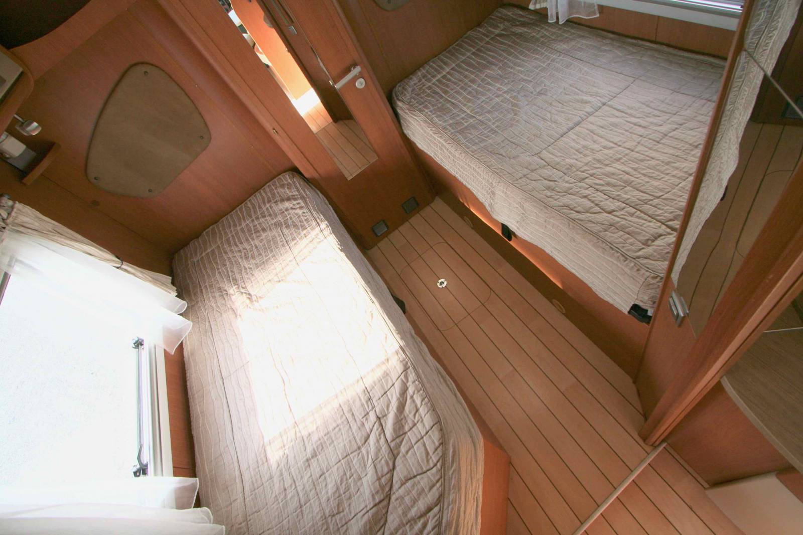 Vend Camping-car intégral d’occasion, lits jumeaux, 4 couchages, Pilote Référence G 741 LJR, à Roques proche de Toulouse (31)