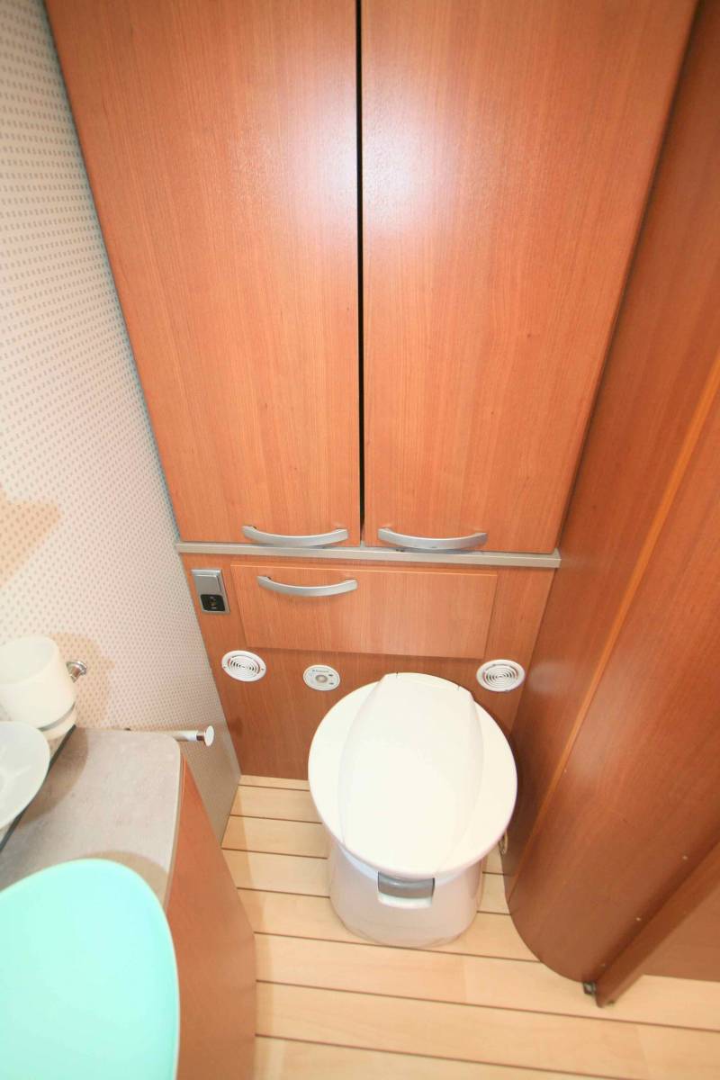 Achat Camping-car intégral d’occasion, lits jumeaux, 4 couchages, Pilote Référence G 741 LJR, à Roques proche de Toulouse (31)