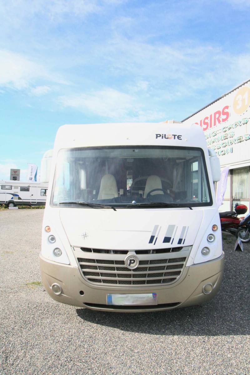 Vend Camping-car intégral d’occasion, lits jumeaux, 4 couchages, Pilote Référence G 741 LJR, à Roques proche de Toulouse (31)