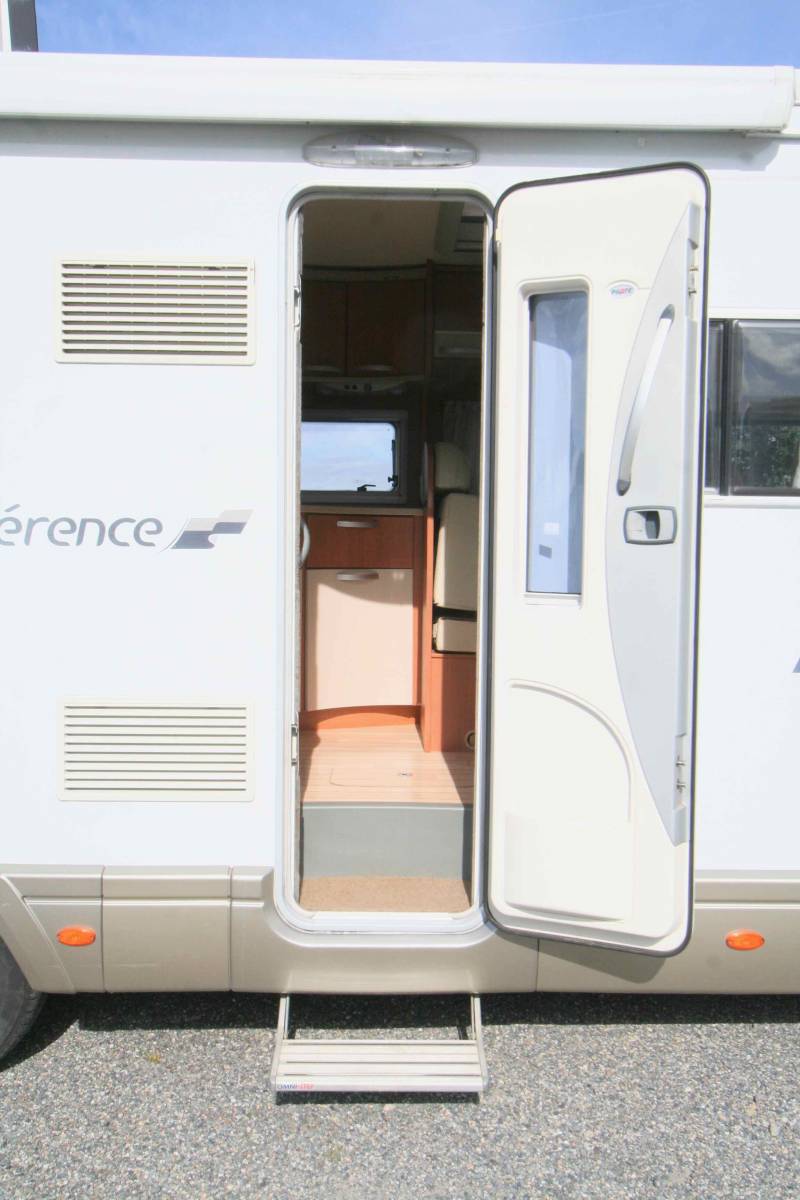 Vend Camping-car intégral d’occasion, lits jumeaux, 4 couchages, Pilote Référence G 741 LJR, à Roques proche de Toulouse (31)