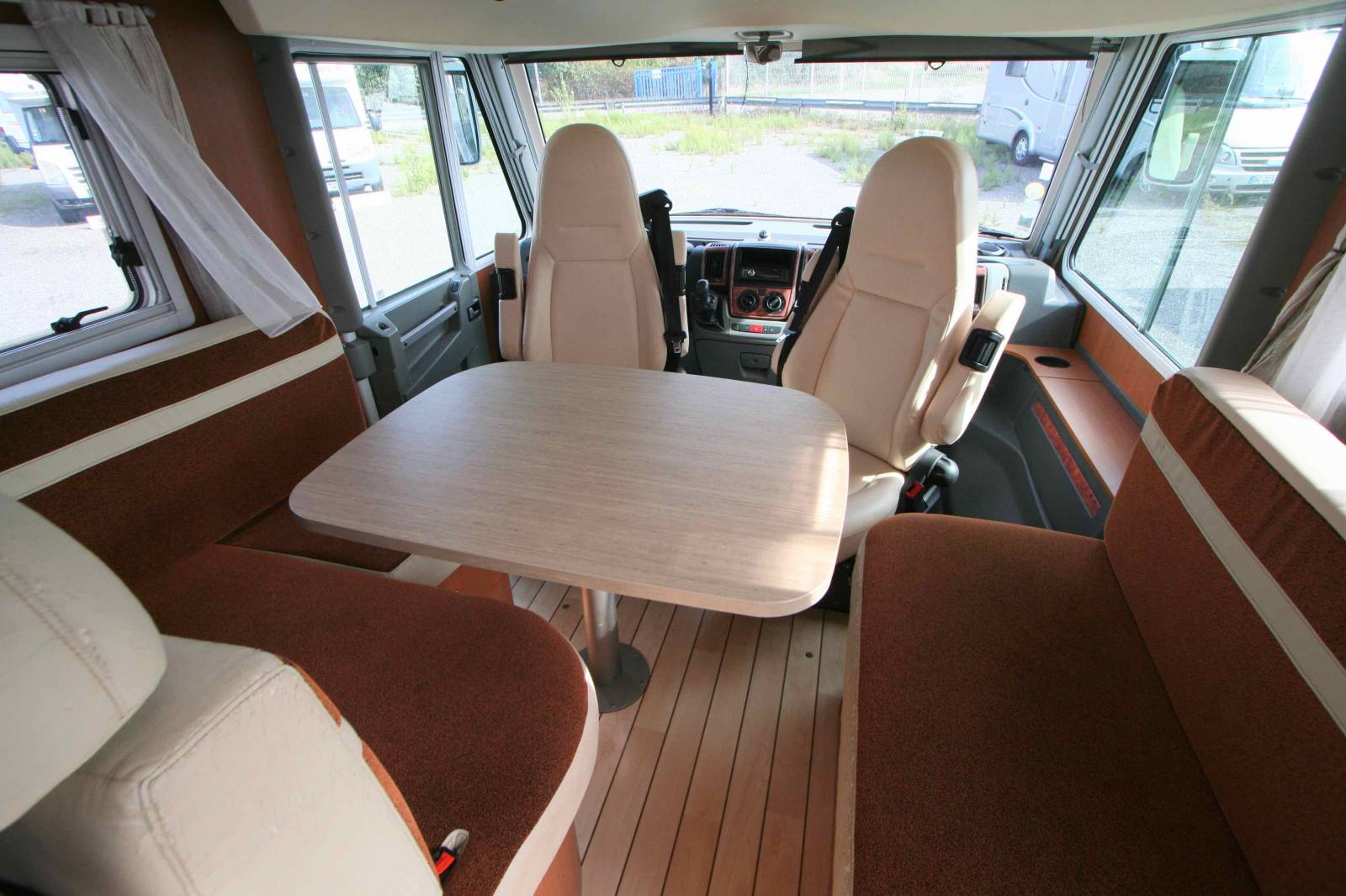 Vend Camping-car intégral d’occasion, lits jumeaux, 4 couchages, Pilote Référence G 741 LJR, à Roques proche de Toulouse (31)