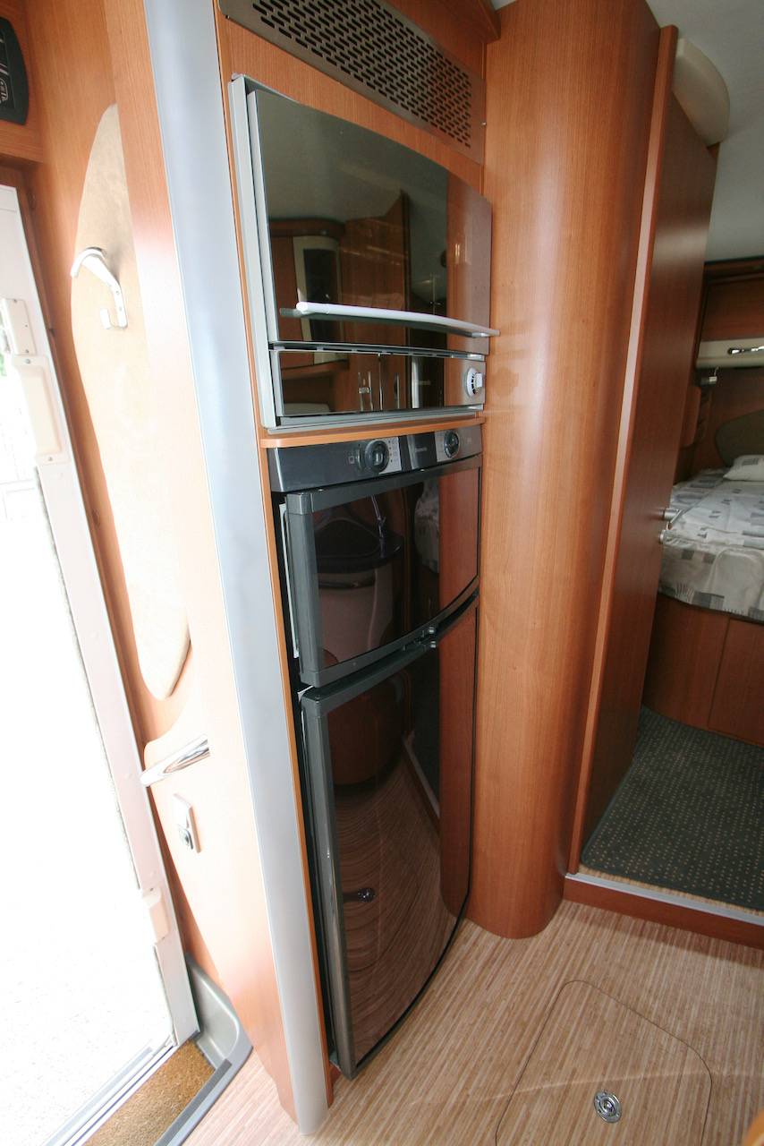 Vend Camping-car intégral occasion, lit de milieu, Pilote référence G 742, à roques, proche Toulouse (31)