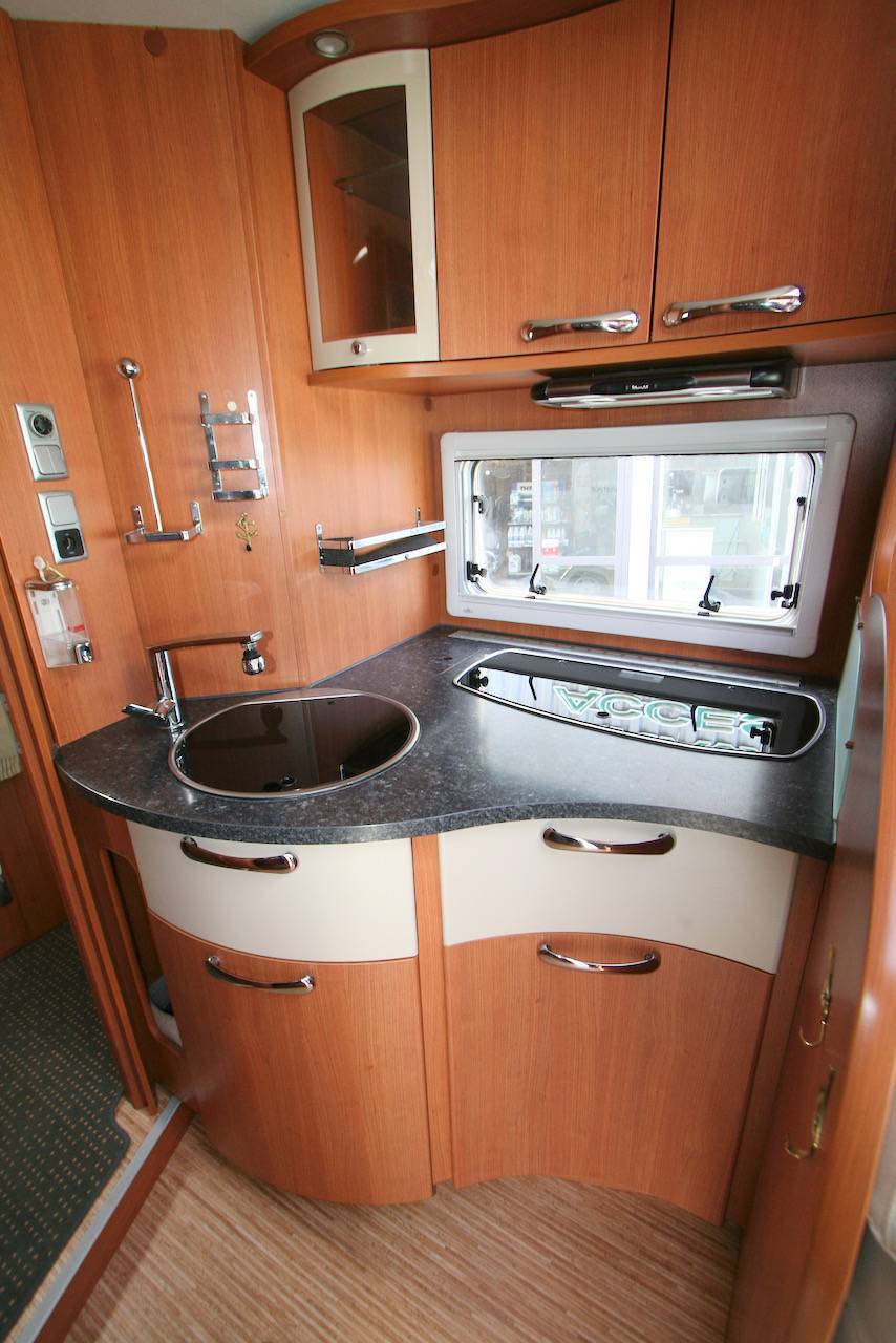 Camping-car intégral occasion, lit de milieu, Pilote référence G 742, à roques, proche Toulouse (31)