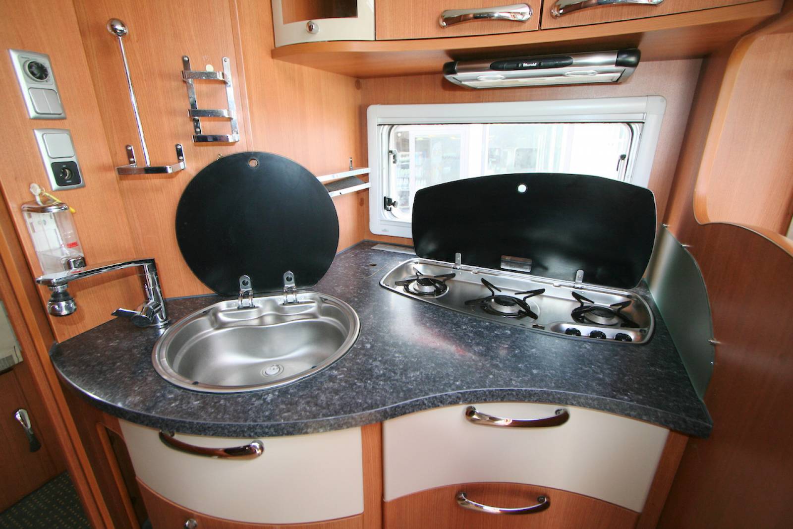 Achat Camping-car intégral occasion, lit de milieu, Pilote référence G 742, à roques, proche Toulouse (31)