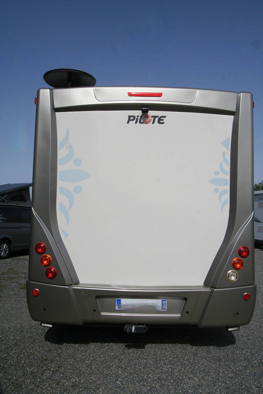 Achat Camping-car intégral occasion, lit de milieu, Pilote référence G 742, à roques, proche Toulouse (31)