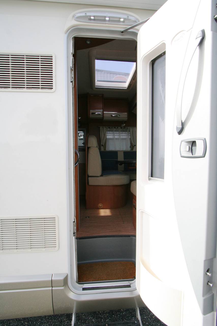 Achat Camping-car intégral occasion, lit de milieu, Pilote référence G 742, à roques, proche Toulouse (31)