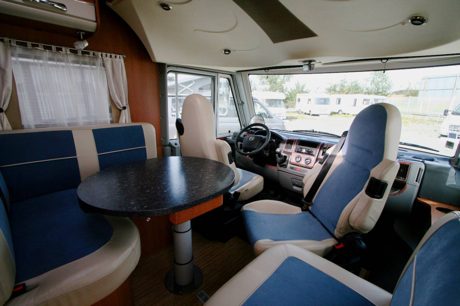 Achat Camping-car intégral occasion, lit de milieu, Pilote référence G 742, à roques, proche Toulouse (31)