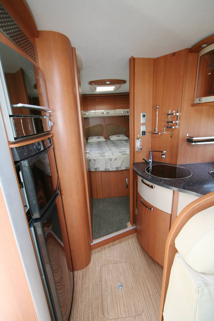 Achat Camping-car intégral occasion, lit de milieu, Pilote référence G 742, à roques, proche Toulouse (31)