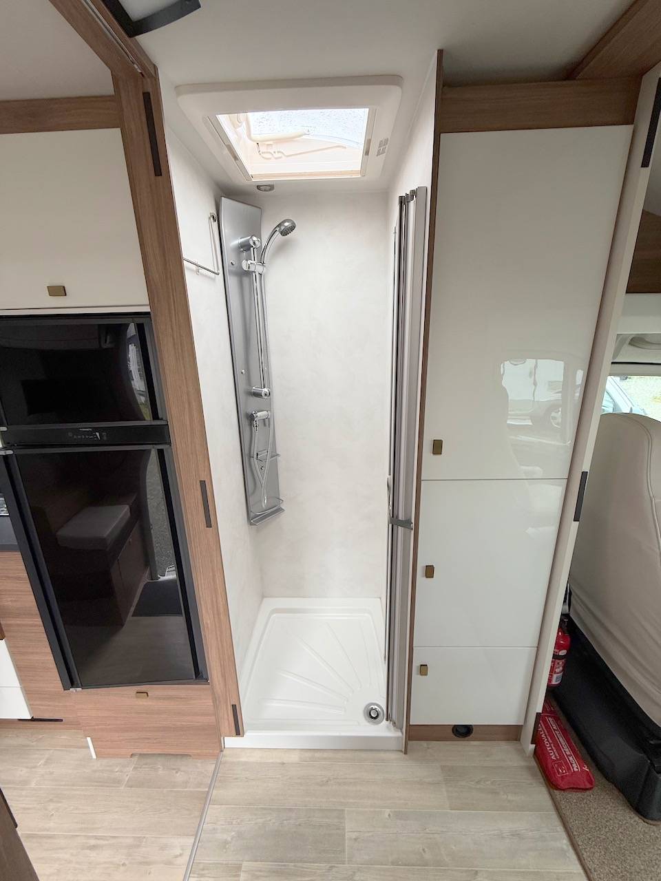 Achat Vacances et loisirs, un camping-car profilé occasion, Maxi-salon, salon en U, moins de 7 m, 4 places, un Pilote P 696 U Evidence, à Roques proche de Toulouse (31)