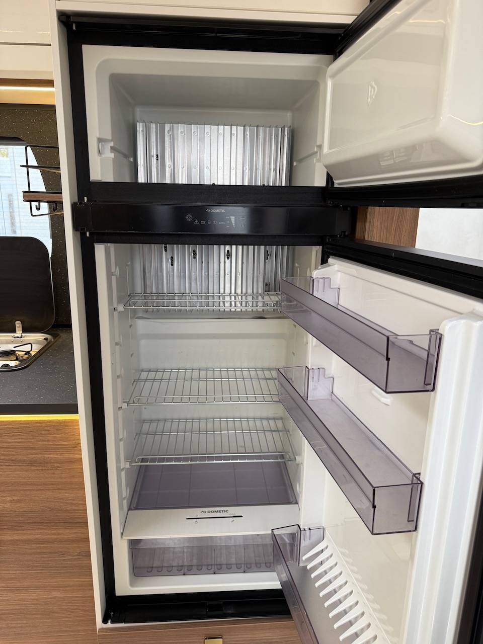 Vend Camping-car profilé occasion, Maxi-salon, salon en U, moins de 7 m, 4 places, Pilote P 696 U Evidence, à Roques proche de Toulouse (31)