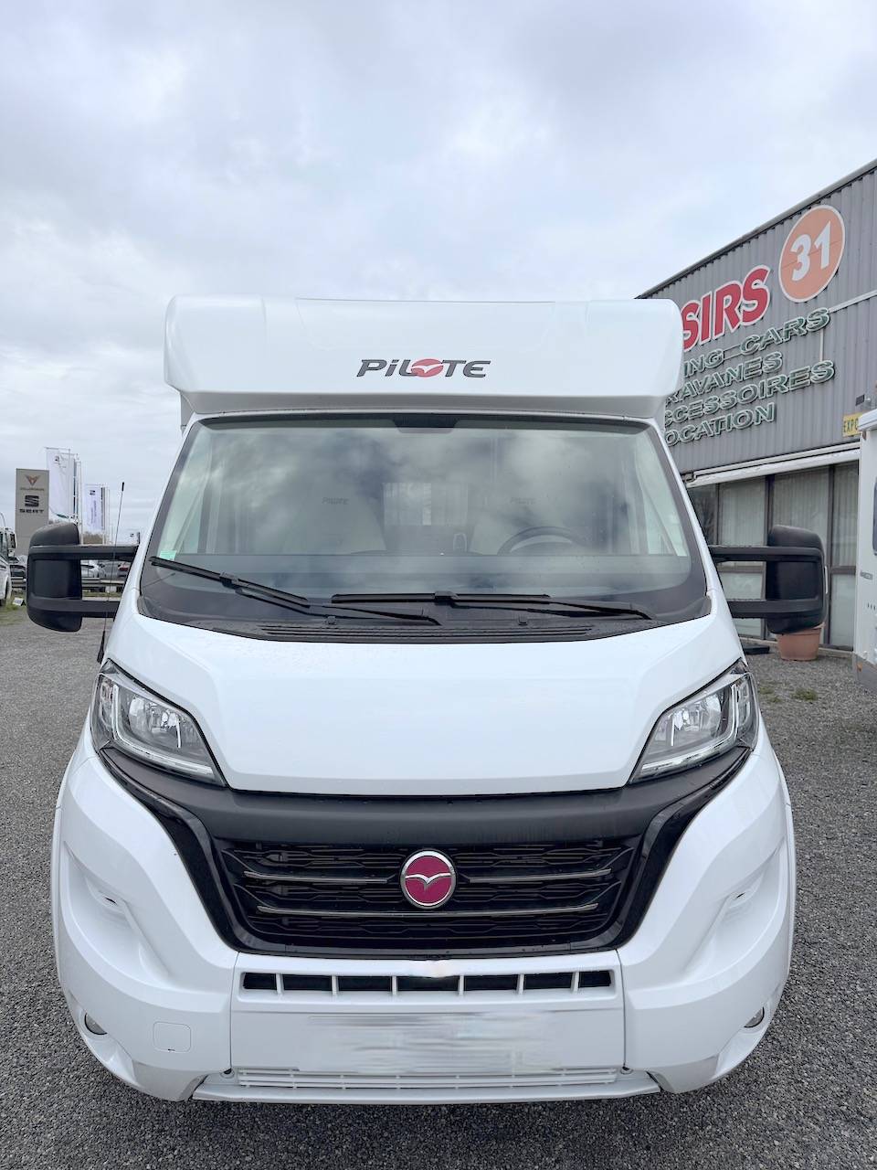 Vend Camping-car profilé occasion, Maxi-salon, salon en U, moins de 7 m, 4 places, Pilote P 696 U Evidence, à Roques proche de Toulouse (31)