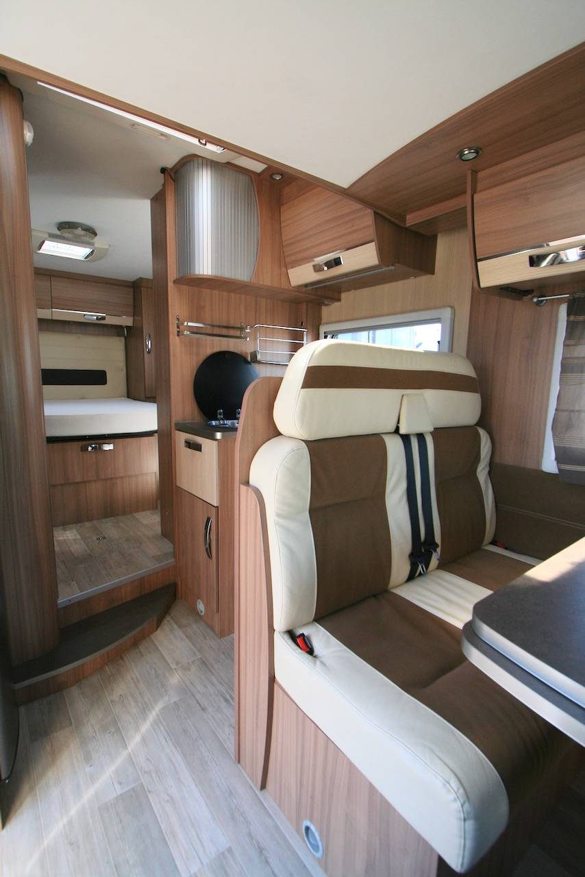 Vend Camping-car occasion profilé, lit central, lit de pavillon, Pilote aventura P 736 TCA, à Roques Proche de Toulouse (31)