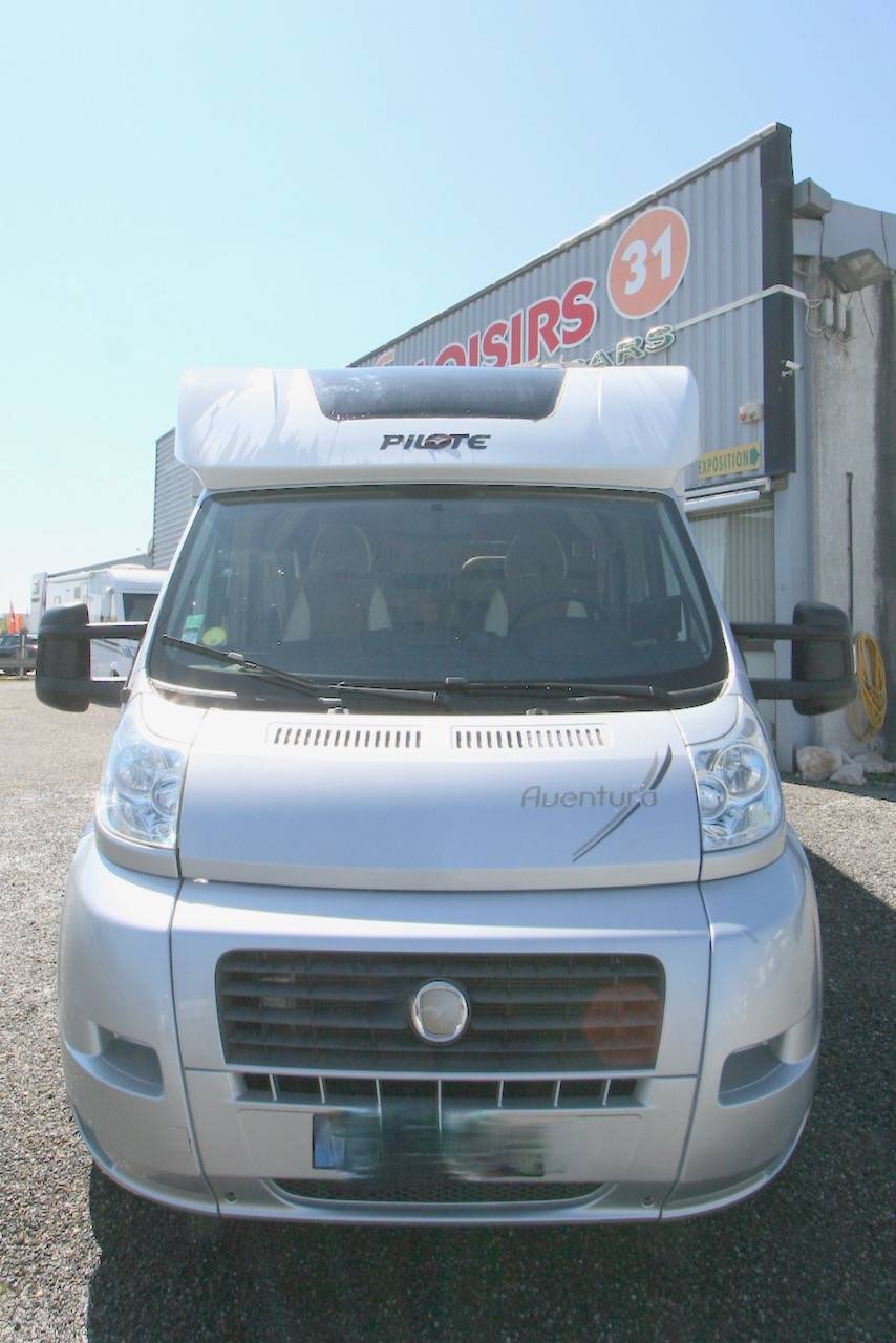 Camping-car occasion profilé, lit central, lit de pavillon, Pilote aventura P 736 TCA, à Roques Proche de Toulouse (31)