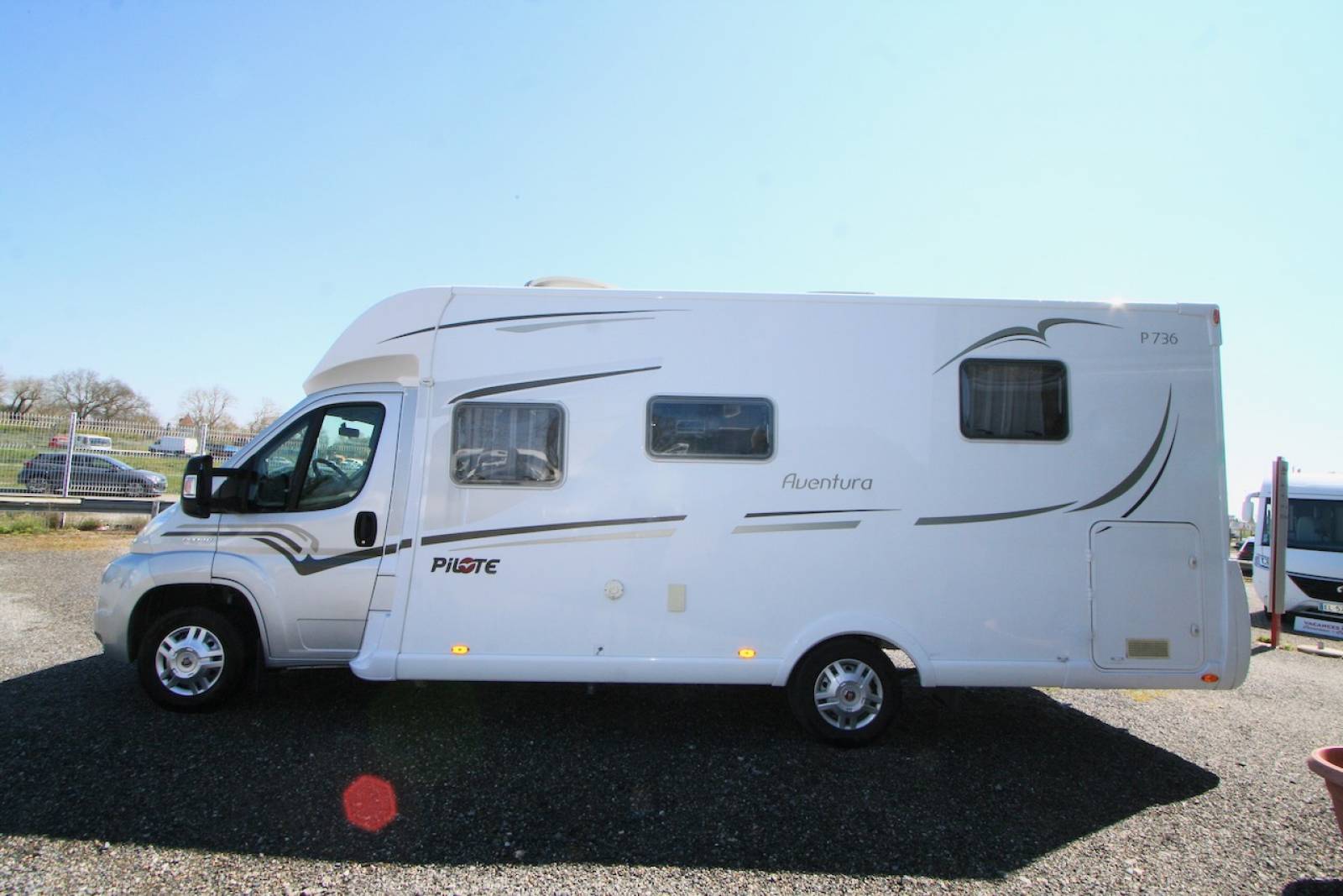 Vend Camping-car occasion profilé, lit central, lit de pavillon, Pilote aventura P 736 TCA, à Roques Proche de Toulouse (31)