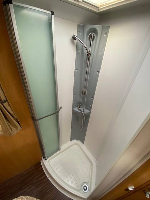 Camping-car profilé occasion, lit central, Pilote référence P 730, à Roques proche de Toulouse (31)